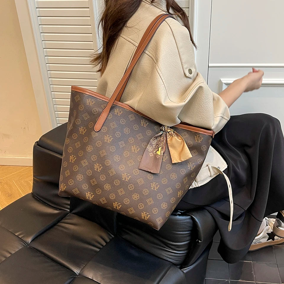 Fashionable Luxury Leather Women Messenger Bag Classic Designer Paris Casual Simple Vintage Trendy Design Diaper Bag