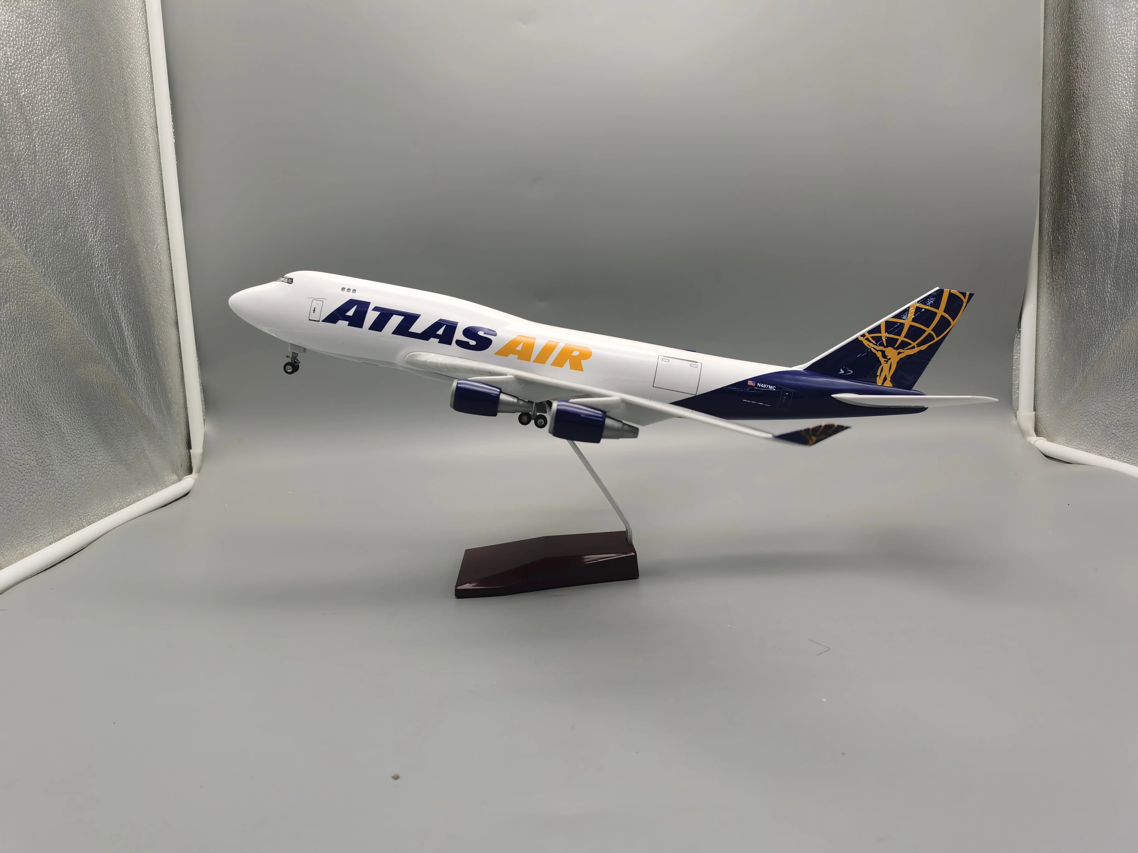 747 ATLAS AIR Airlines B747-400 Airplane Model 1:150 Scale Resin Plastic Model Replica Collectible Display Aircraft Toy planes