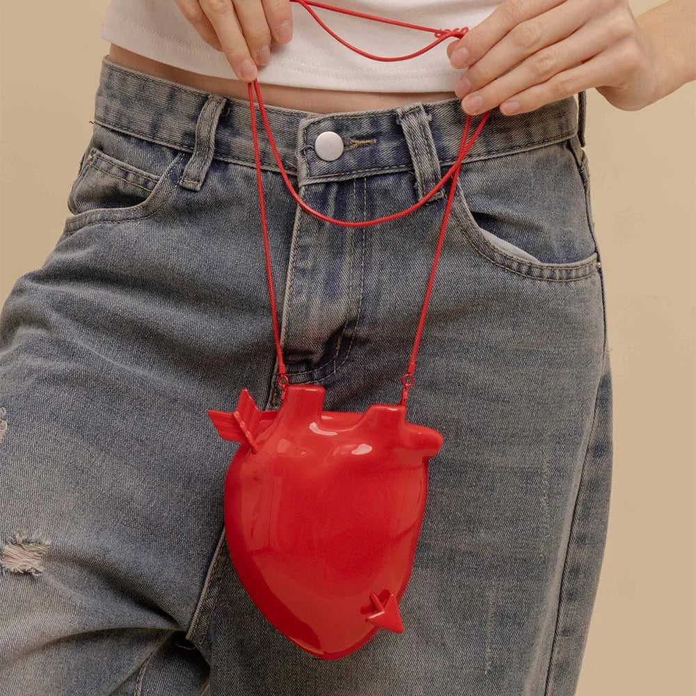 Women's bag 2025 new fashion niche design heart chain shoulder bag metal dinner bag