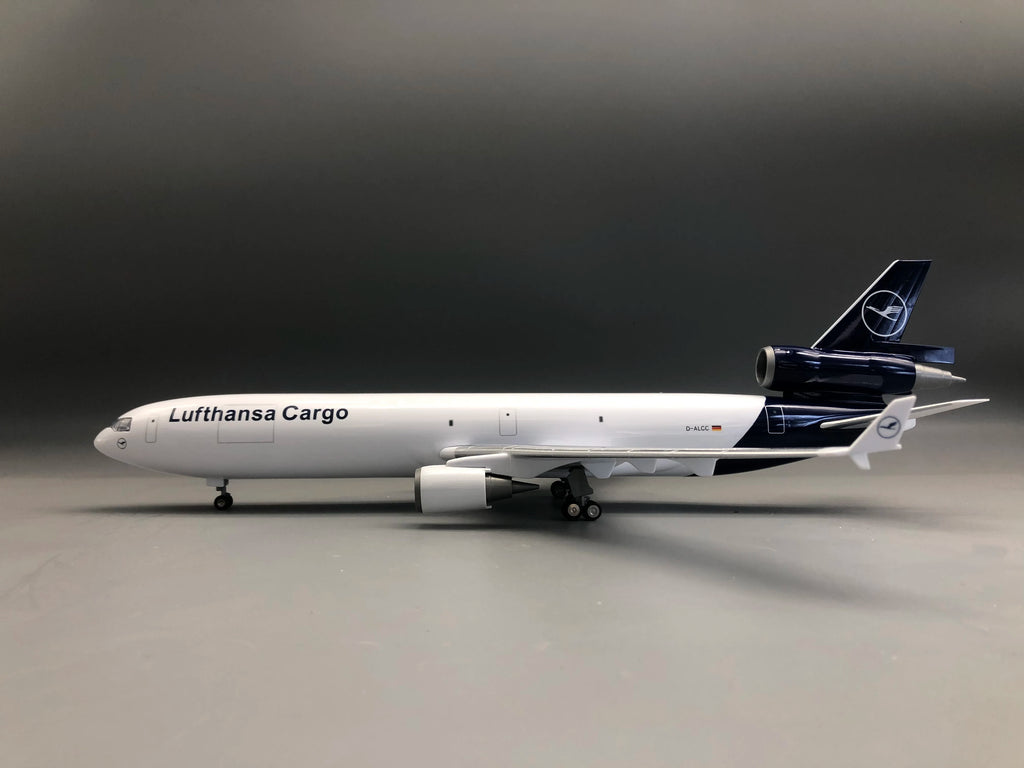 47cm Airplane Toy Models Lufthansa Cargo MD-11 Resin Diecast Aircraft With Wooden Base Collected Gift By Aviation Enthusiast