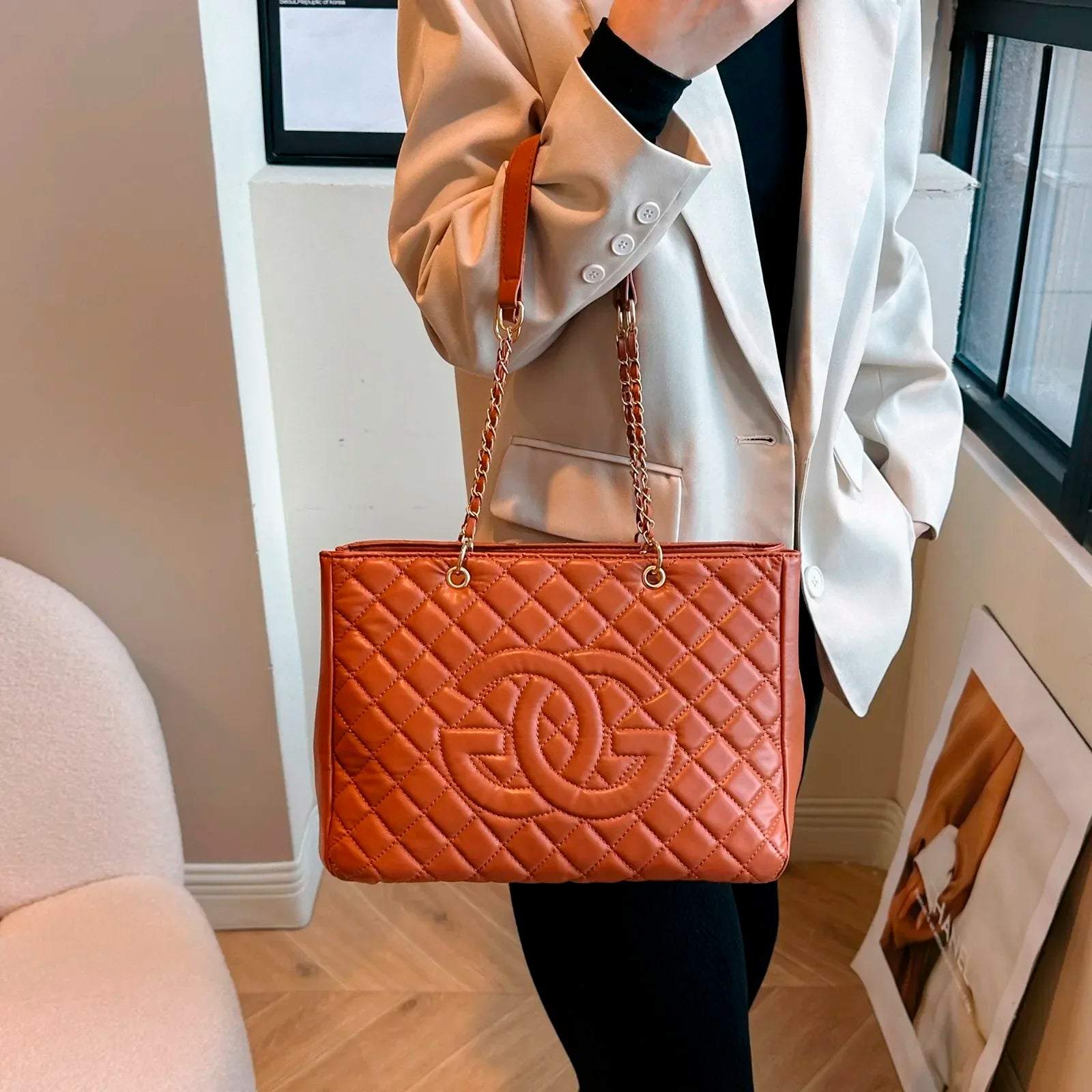2026 New Classic Retro Chain Messenger Bag Women's Luxury Leather Shoulder Bag Paris Fashion Zipper Handbag