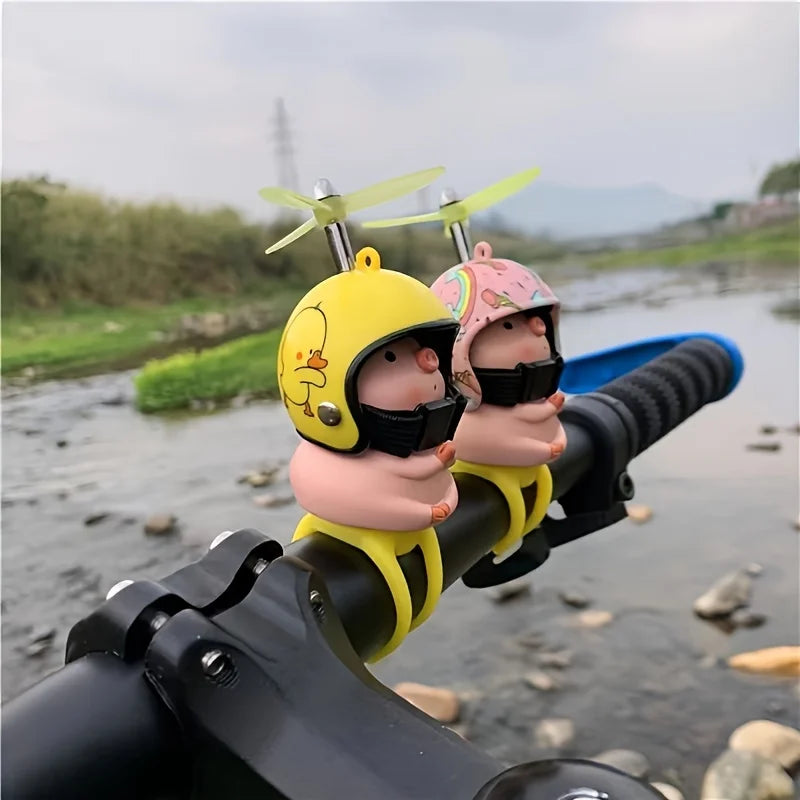 Cute Piglet Bicycle Helmet Handlebar Decoration, Strap-On Electric Vehicle, Car, and Motorcycle Decorations, Bicycle and Mountain Bike Decorations, Cute Piglet with Helmet Decoration, Strap-On Motorcycle Handlebar Creative De