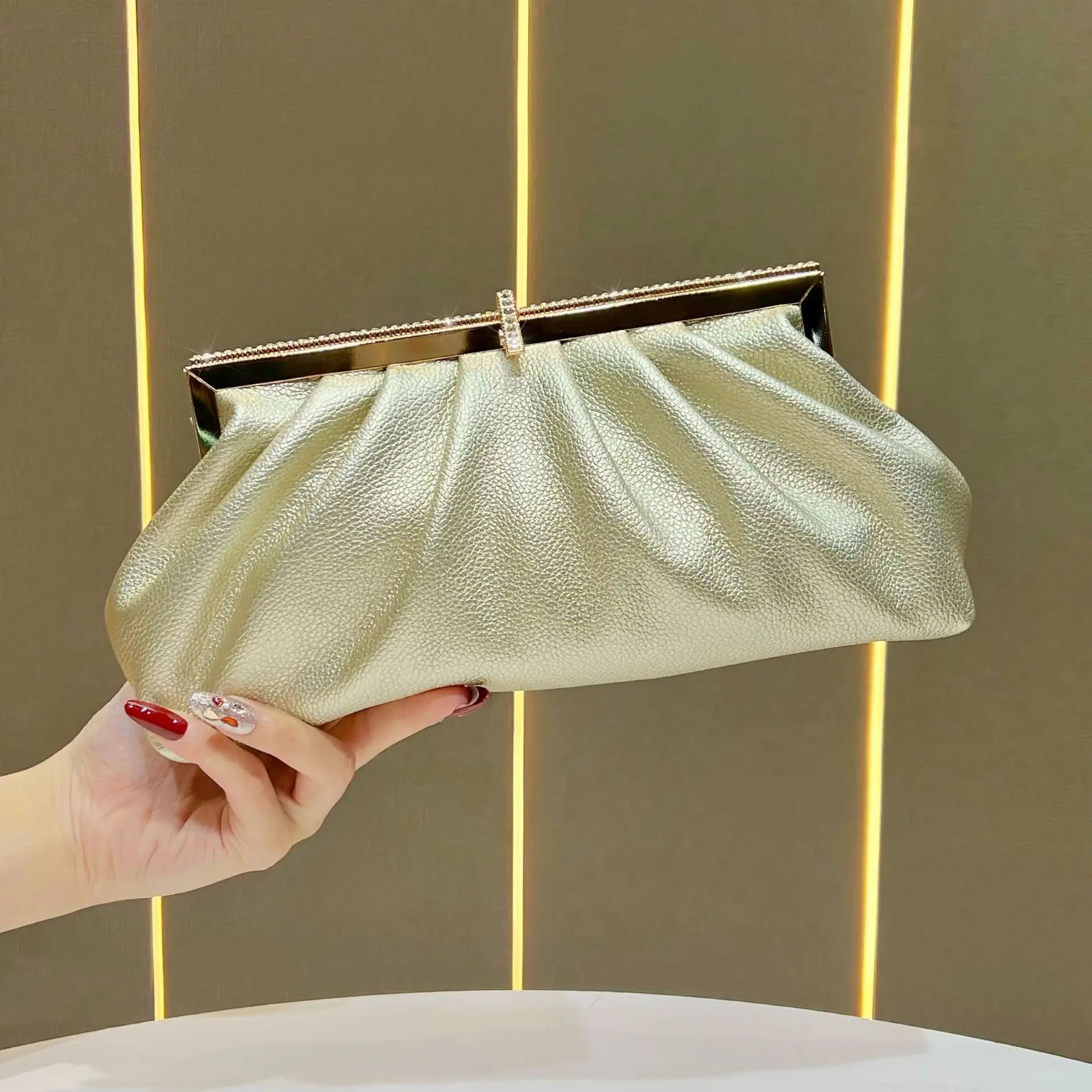 New clutch Celebrity diamond-encrusted dinner  Fashion versatile messenger  Women's bag Elegant women's handbag