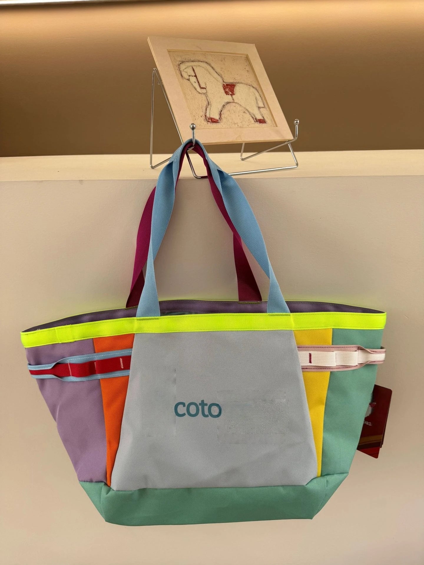 30L rainbow-colored patchwork nylon tote bag, large capacity with multiple side pockets, lightweight shoulder bag, suitable for shopping, travel, and daily outdoor activities.