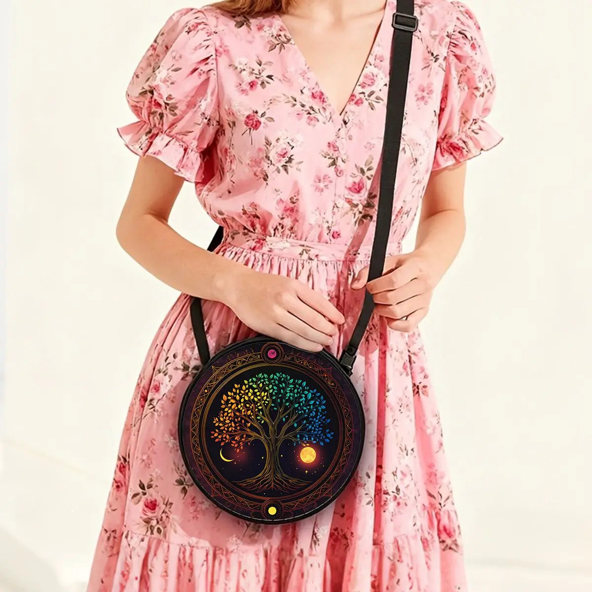 Tree of Life Print Round Shoulder Bag Casual Messenger Bag Daily Adjustable Strap Crossbody Bag for Woman Best Gifts 2D Flat