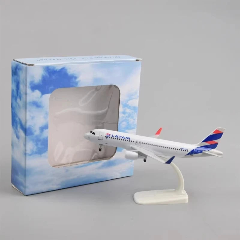 Latam A320 Airlines Model Plane 20CM Alloy Metal Aircraft Diecast Toy Plane Model for Boys Aviation Simulation Toys For Collecti