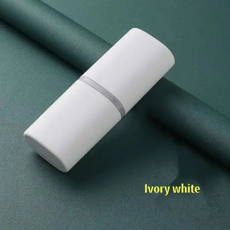 A simple travel toothbrush case, with a compact design that can easily hold the toothbrush and toothpaste