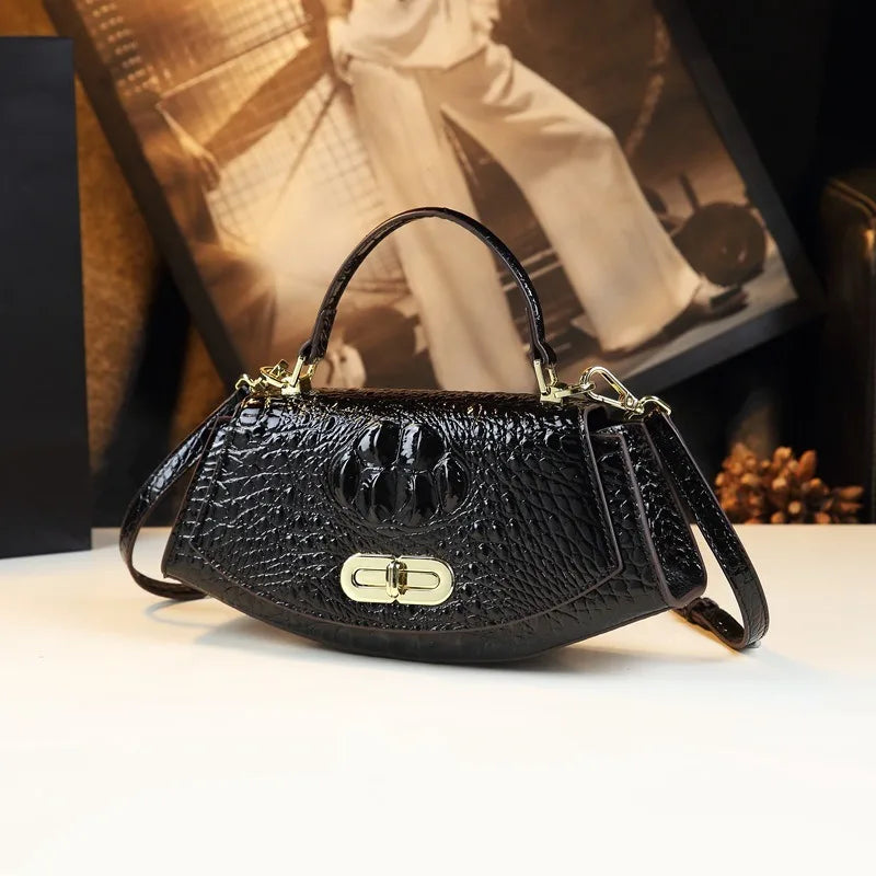 Women's saddle bag 2026, high-end leather small bag, new fashionable style, trendy and stylish, handheld messenger bag