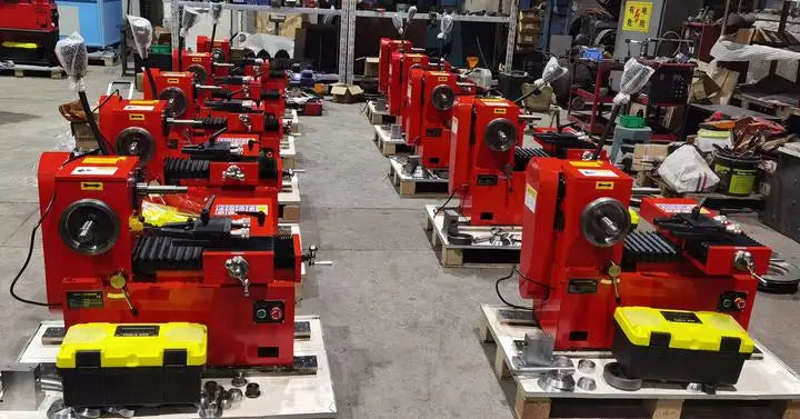 AA4C Brake Drum /disc Lathe Machine  450mm Infinitely Variable Speeds  Automatically Feeding and Unfeeding Dual Cutters