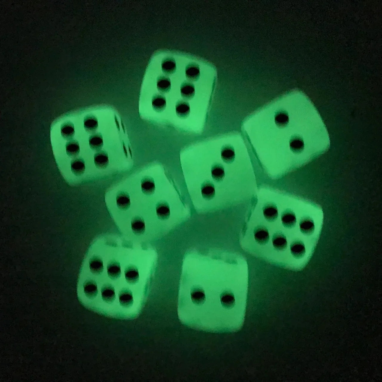 6pcs/lot 14mm Luminous Dice 6 Sided Glowing in The Dark Digital Dice for Night Bar Pub KTV Entertainment Board Game Table Game