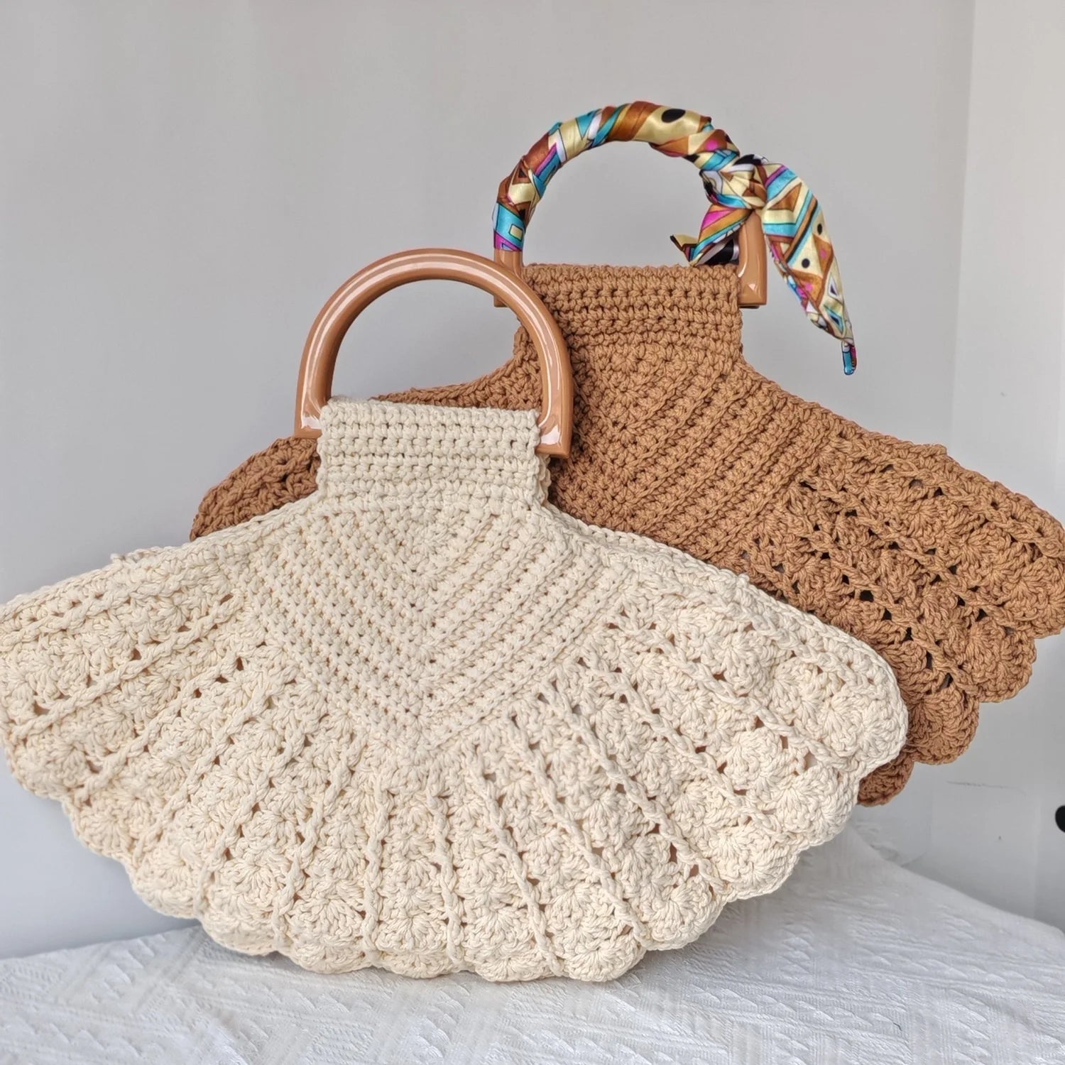 Crochet Shell Shape Bag Femme with Resin Handbag Handle Ladies All-Match Clutch Bag Crochet Bag Purse