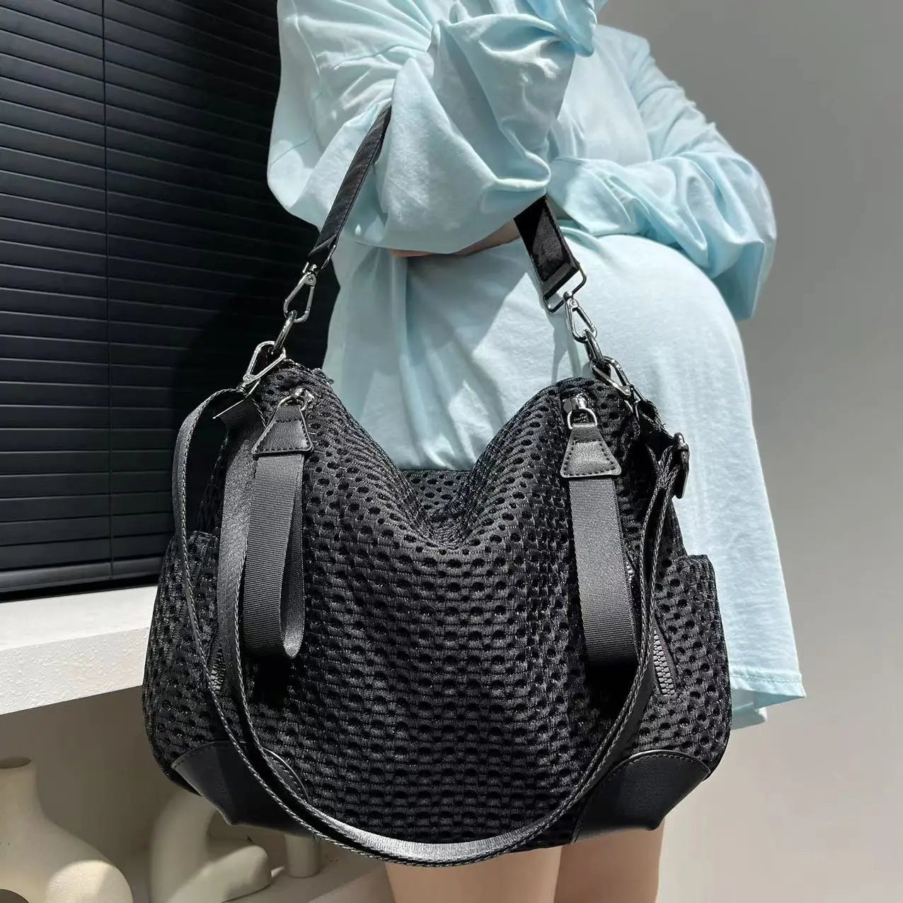 Fashionable neutral mesh spliced nylon shoulder bag, large capacity, lightweight and casual handbag
