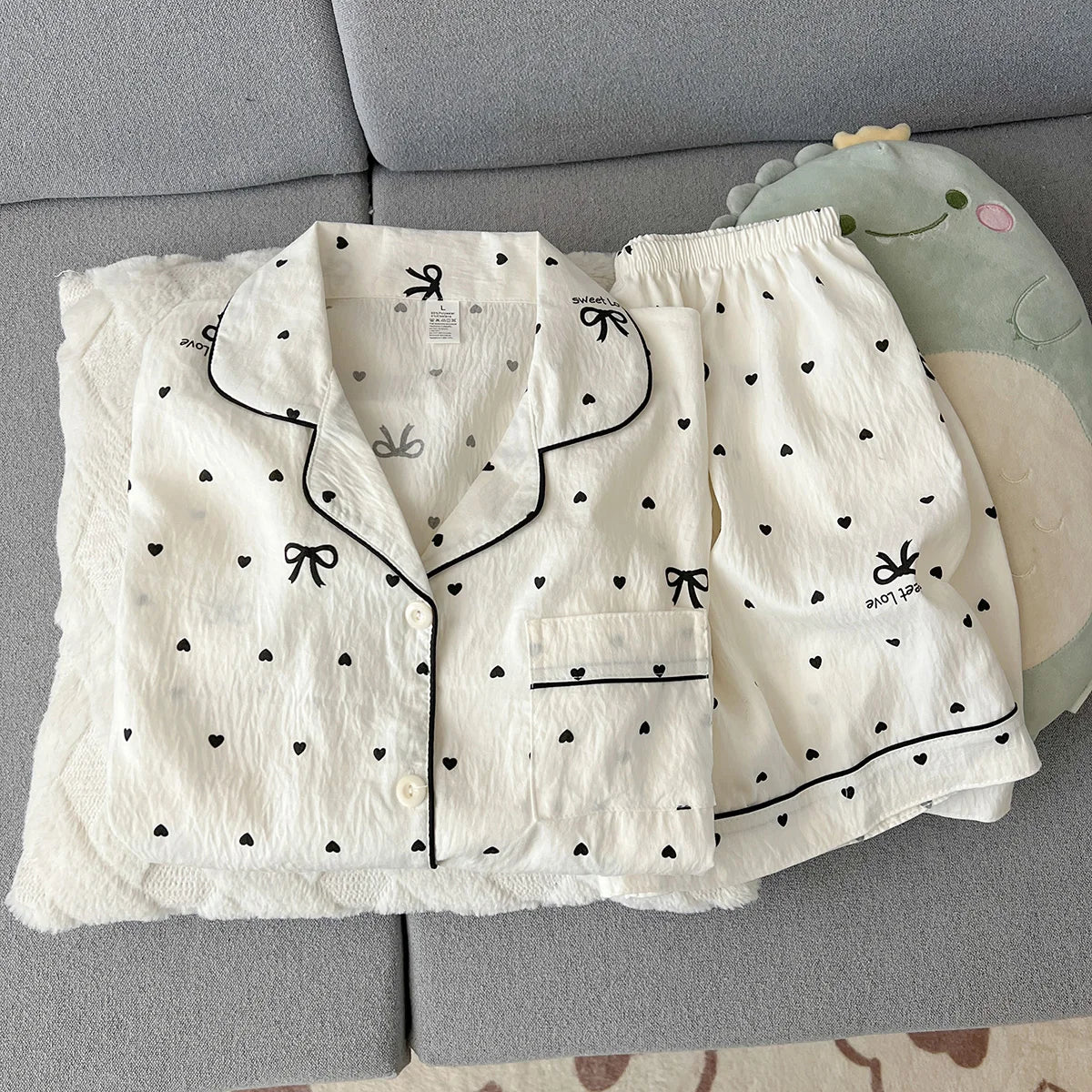 Women's Summer Thin Pajamas with Heart-Shaped Bow Pattern, Short-Sleeved Shorts, Sweet and Cute, Can Be Worn Outside in Summer, Two-Piece Home Wear Set