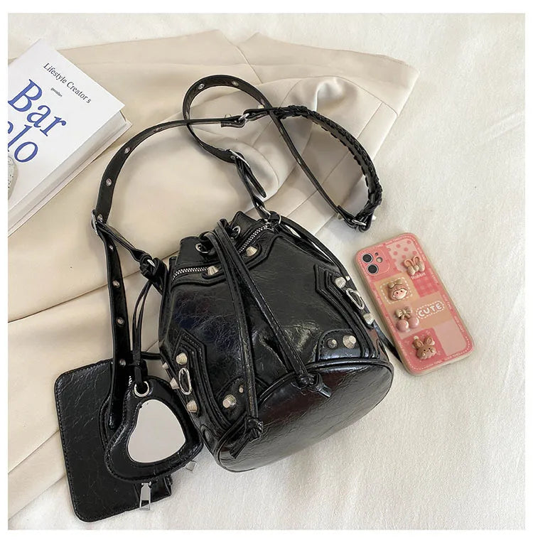 2025 Crossbody bag female new heavy industry locomotive wind rivet tide pump with bucket bag fashionable shoulder bag