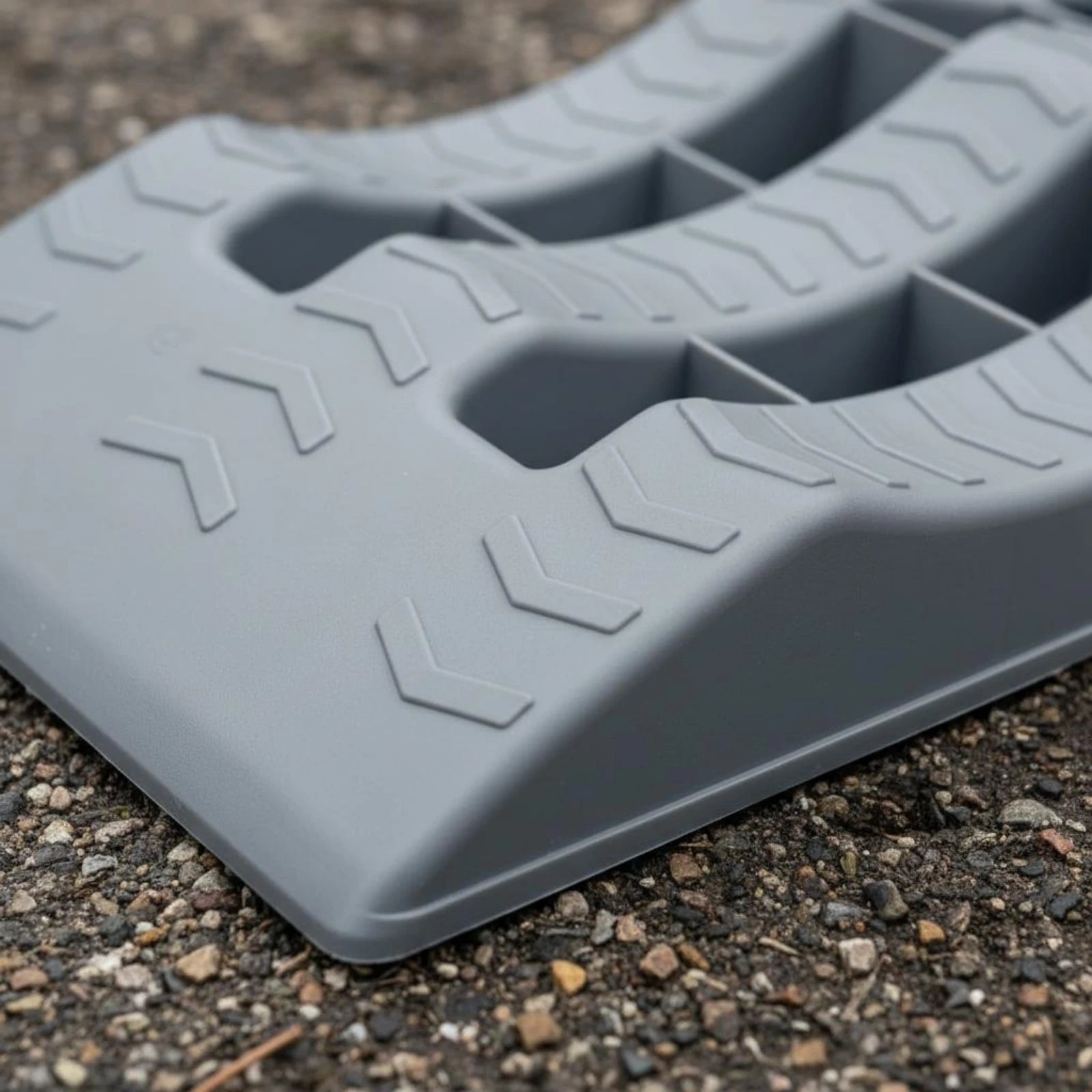 2 Pieces RV Wheel Chock Ramp High Strength PP Recreational Vehicle Tire Leveling Ramp RV Leveling Block Stable Parking Vehicle