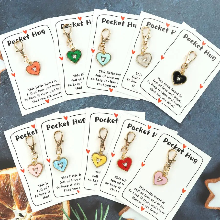 10 heartfelt keychain items, including a pocket-sized card with a message of affection, perfect as a gift.