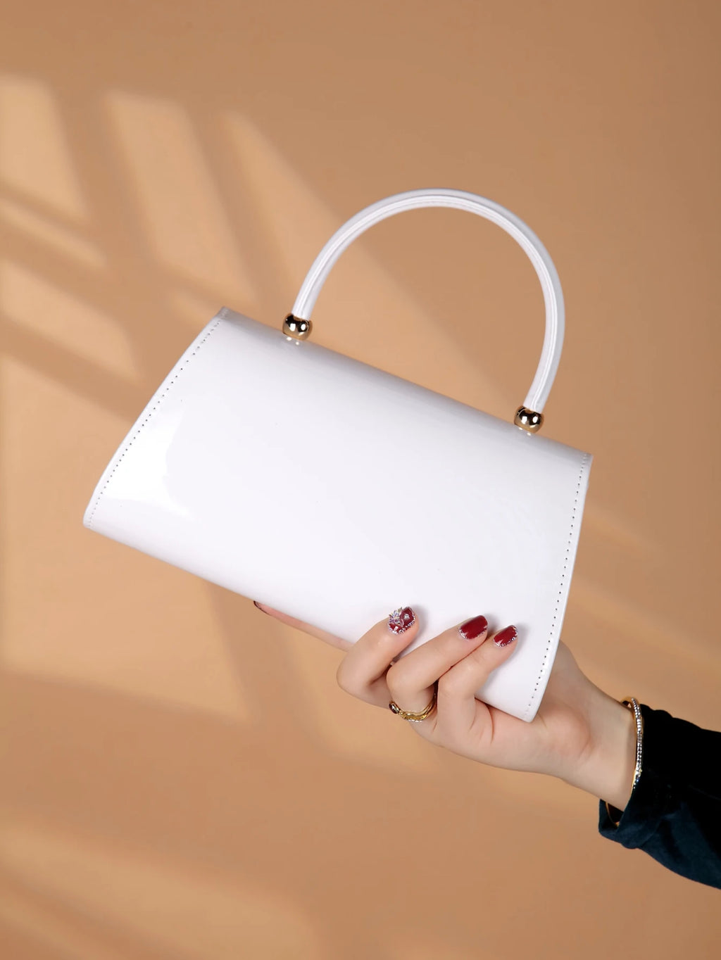 Fashion solid color mirrored handbags, evening bags, elegant and charming women's business party bags, the best gift for women.
