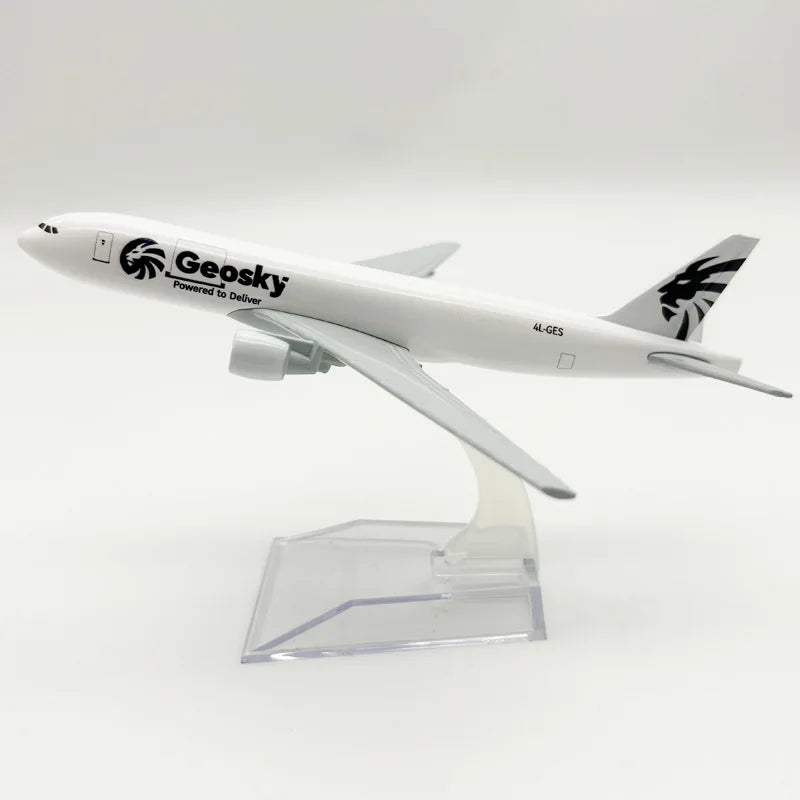 16cm Georgia B767 Toy Airplane Model Kit 1/400 scale Diecast Metal Airplane Model with Stand for Collections Displays or Gift