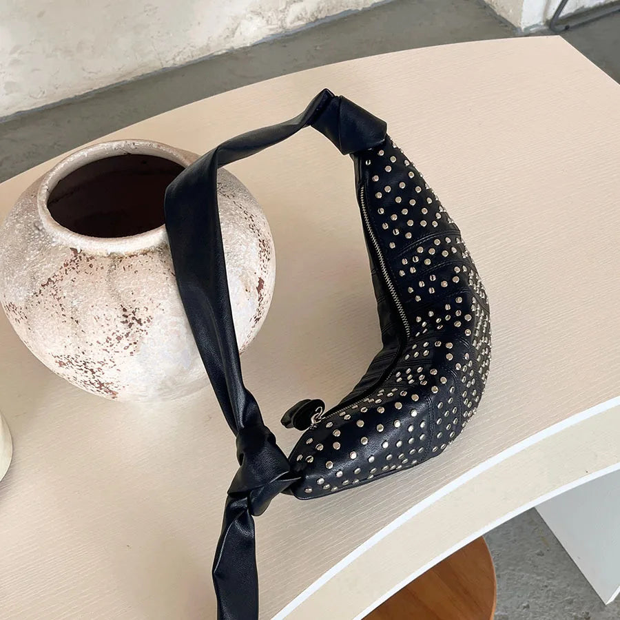 Personality niche trend messenger bag locomotive bag rivet simple versatile temperament chain single shoulder dumpling bag