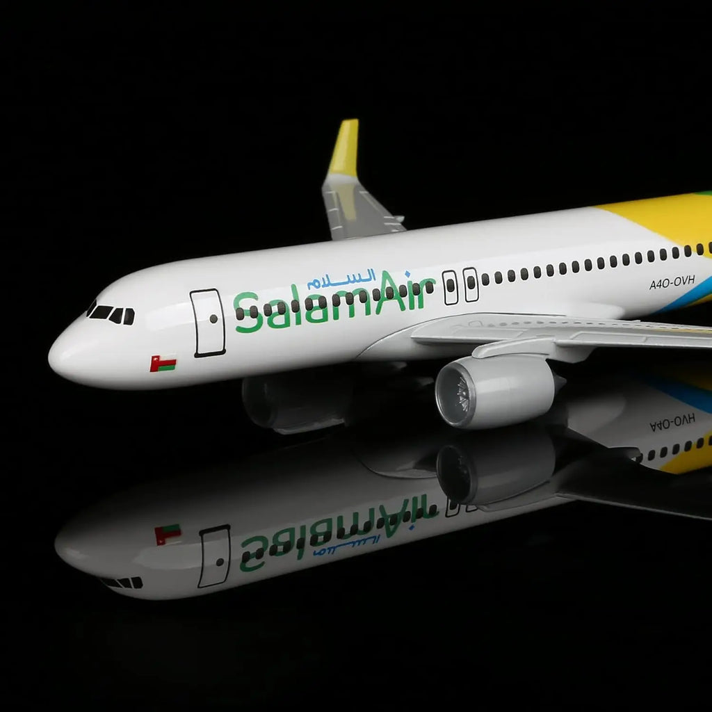 1/400 Scale 16cm Salam A320 Diecast Metal Airplane Model Toy Kits with Stand Alloy 747 Plane Model for Aviation Enthusiasts Gift