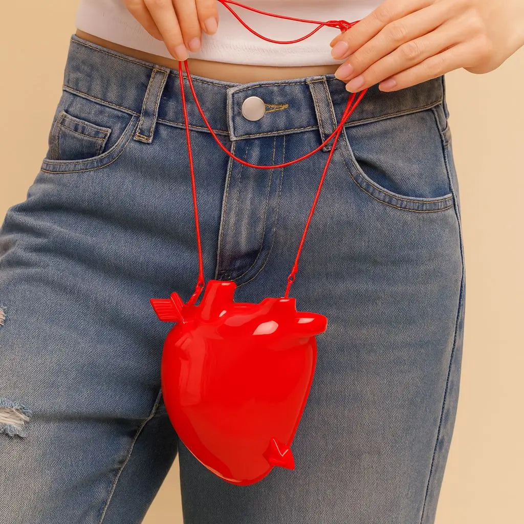 Women's bag 2025 new fashion niche design heart chain shoulder bag metal dinner bag