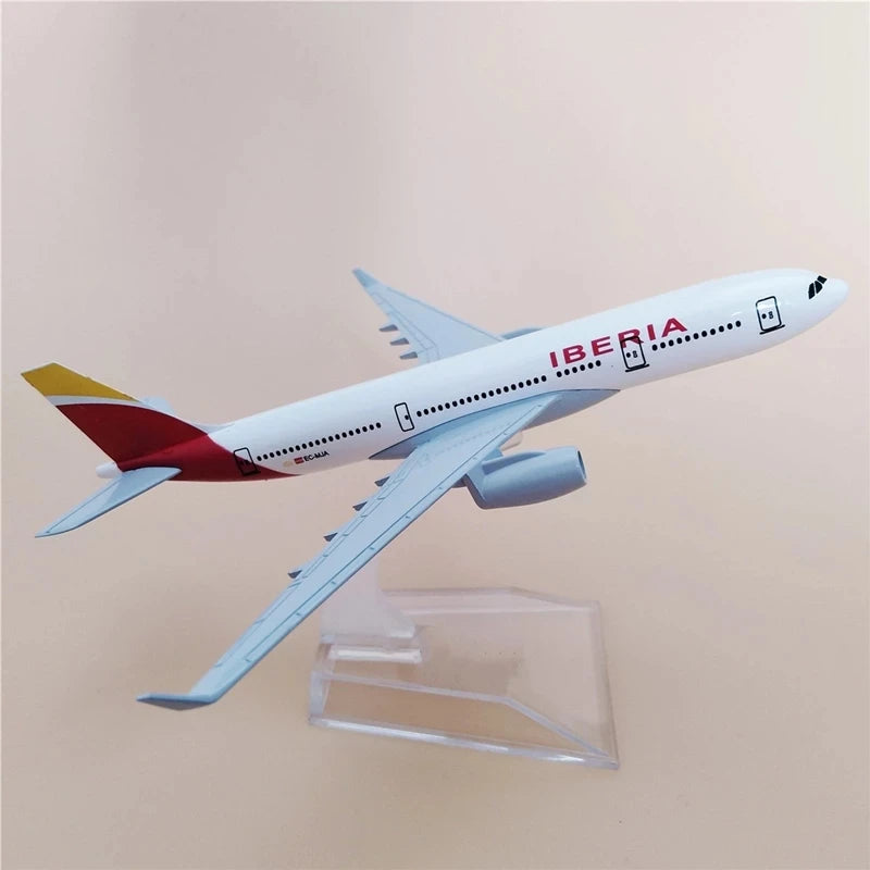 Diecast Metal 1/400 Scale Toys Planes 16cm Spain Iberia Airlines B737 Aircraft Model Planel Airplane Desk Room Decoration