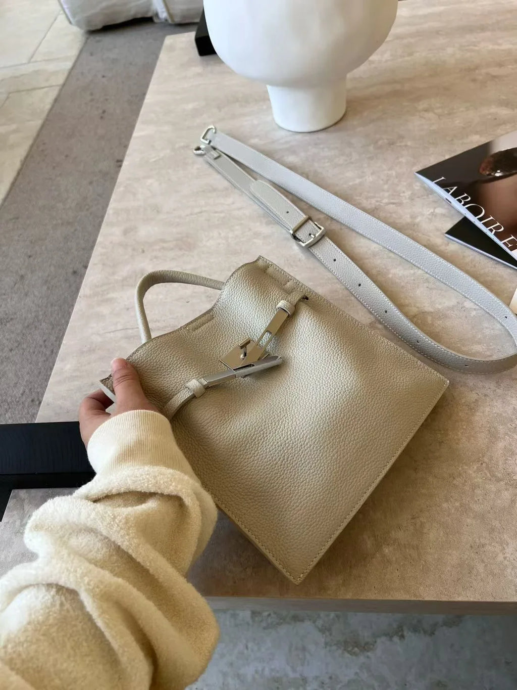 2026 New First-layer Cowhide Bucket  Women's Versatile Niche Medieval Exquisite Hand Carry Messenger Tote Bag Casual Fashion