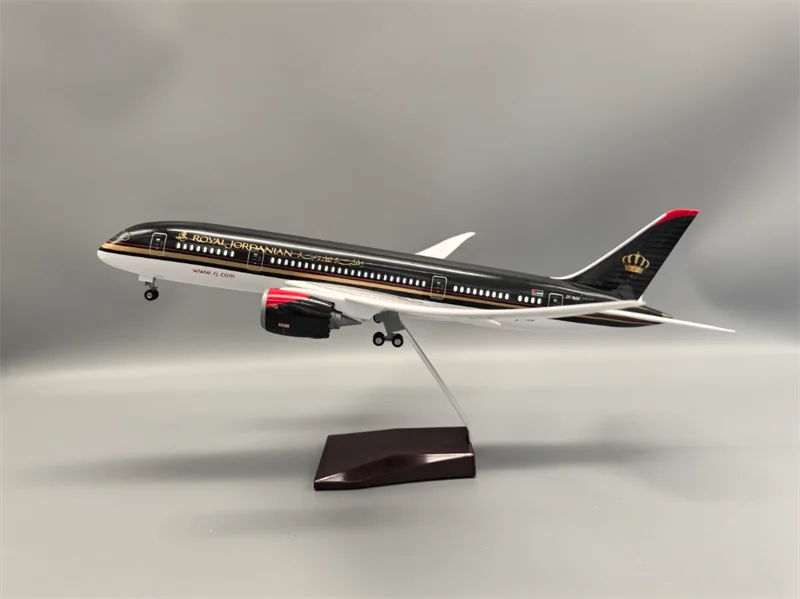 2025 New 1:130 Scale Model Royal Jordanian B787 Aircraft Air Airlines With Light Wheel Diecast Resin Airplane Collection Display