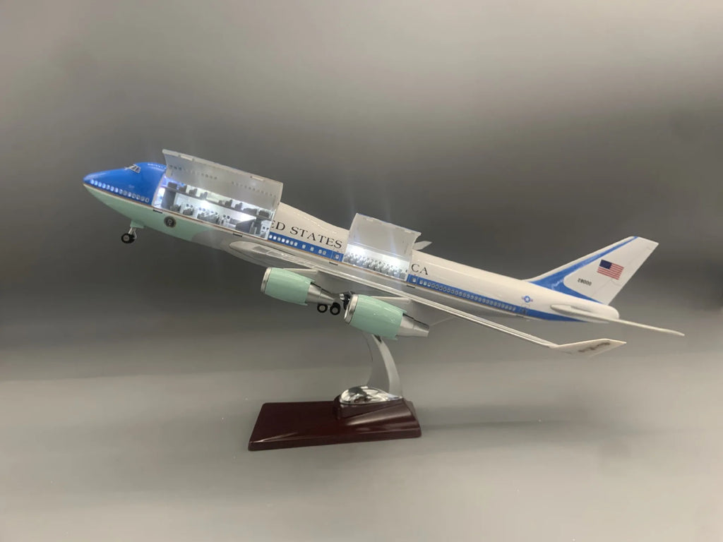 Boeing 747 Air Force One 1:160 Scale Model - Presidential Aircraft with Opening Doors, LED Lights & Rolling Landing Gear ﻿