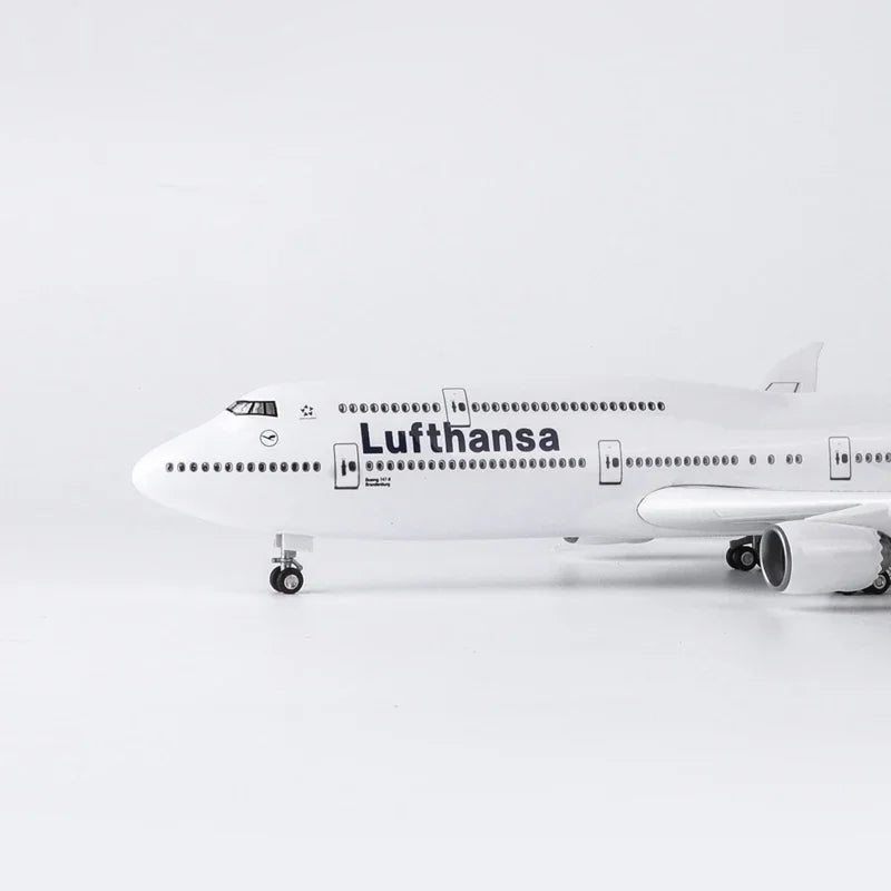 2025 New 1/150 Model Lufthansa B747 Airplane Airline Plane Model Light and Landing Gear Diecast Resin Aircraft Display Gifts