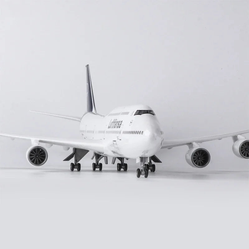 2025 New 1/150 Model Lufthansa B747 Airplane Airline Plane Model Light and Landing Gear Diecast Resin Aircraft Display Gifts