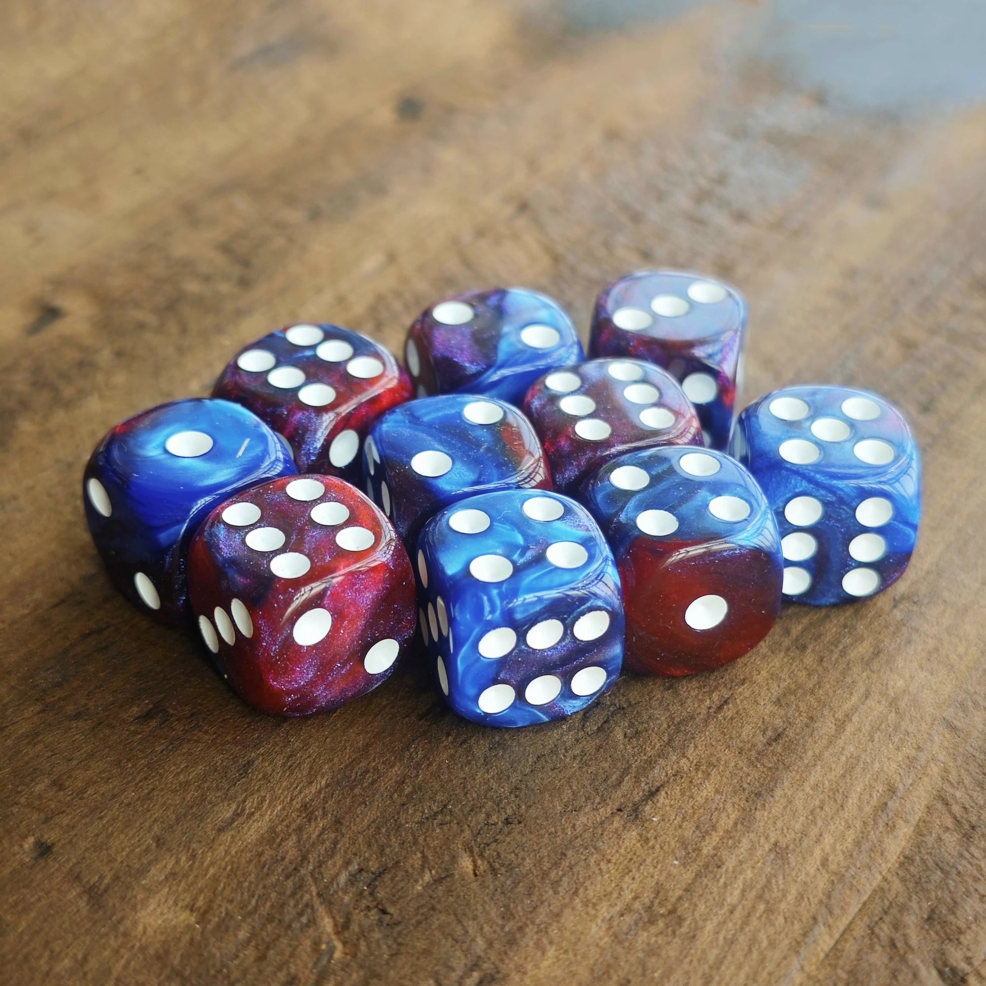 16MM Blue and Red Shiny Starlit Sky D6 Dice Set Warhammers 40K Dungeons and Dragons Board Game