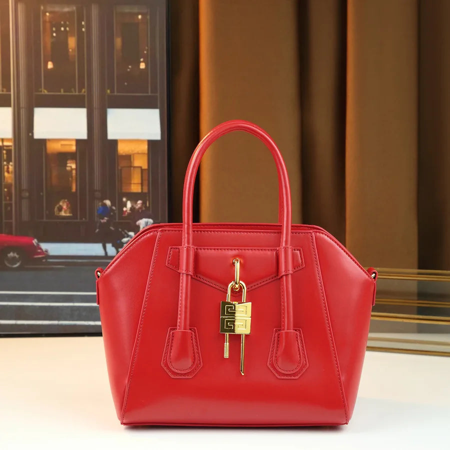 Designer Paris Minimalist Classic Diaper Bag for Women Letter Logo Leather Tote with Fashionable Crossbody and Shoulder Strap