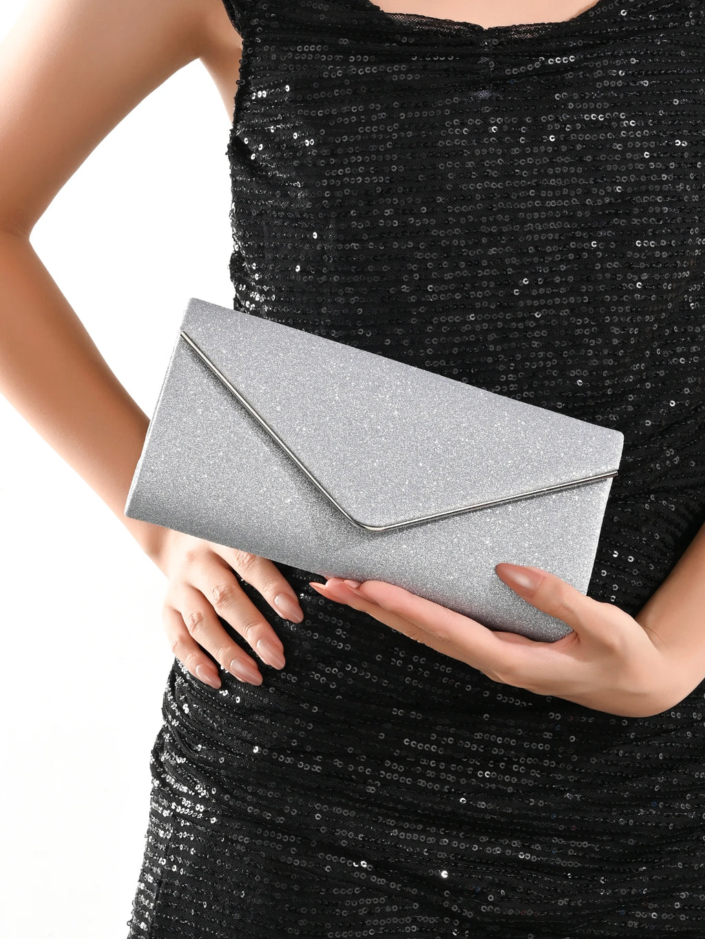 V-shaped hardware accessories with detachable chains for crossbody or handheld use, suitable for parties, weddings