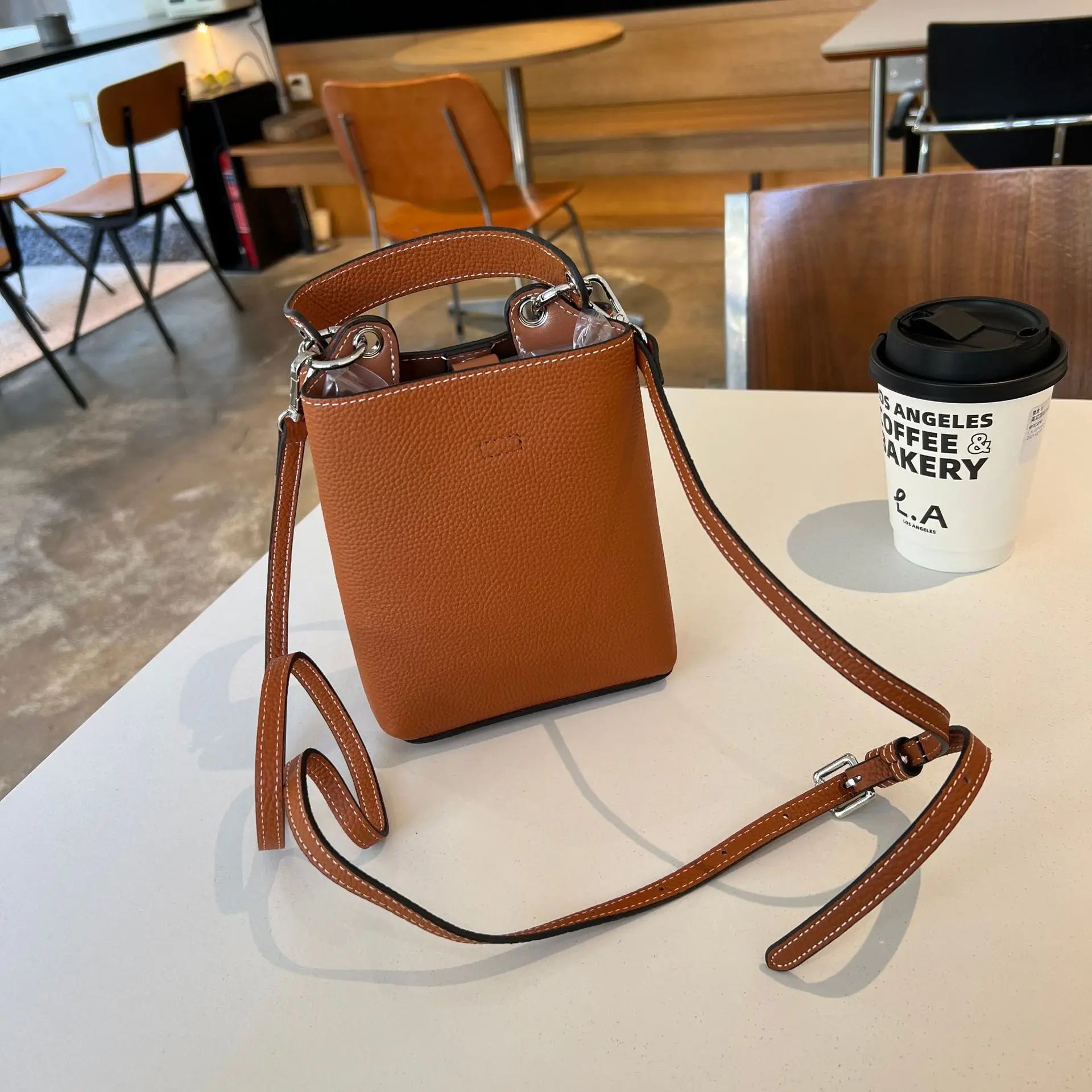Contrasting Color First Layer Cowhide Mobile Phone Bag, New Mini Bucket Multi-function Portable Shoulder Messenger Women's Bag