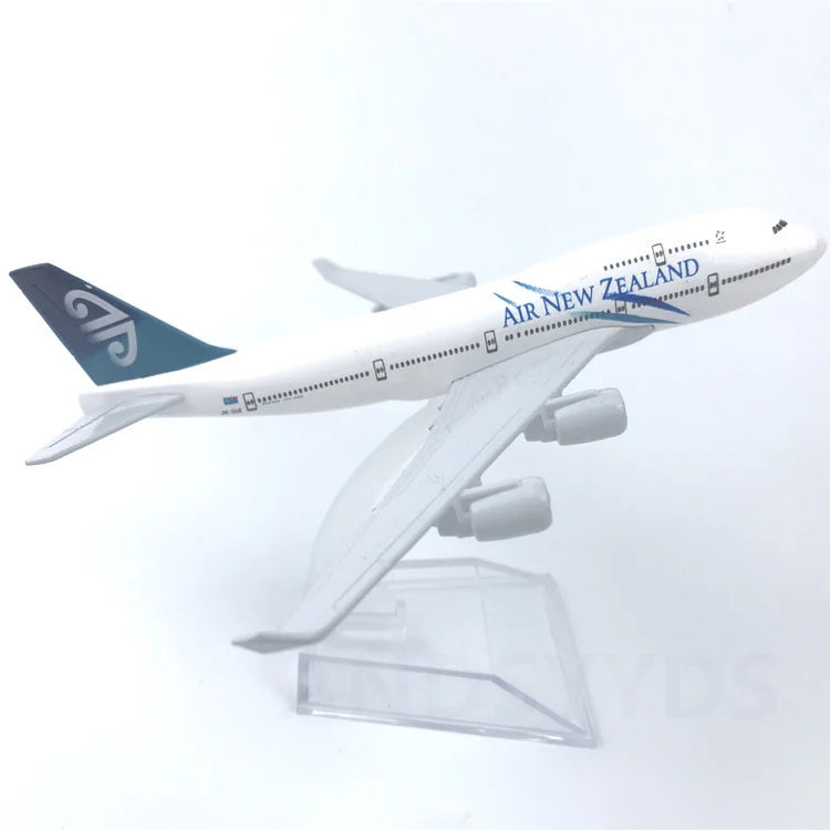 16CM 747 boeing model Series Plane Model Toy Alloy Metal Toys and Hobbies Diecast Airplanes Building Kit with Wheels Planes