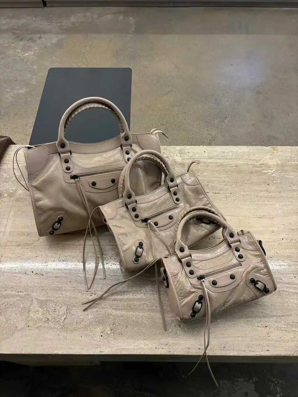 2026 Luxury Design Le City Rivet Motorcycle Bag Leather Leather Leather Handheld Women's Bag Trendy Fashion Single Shoulder Diag