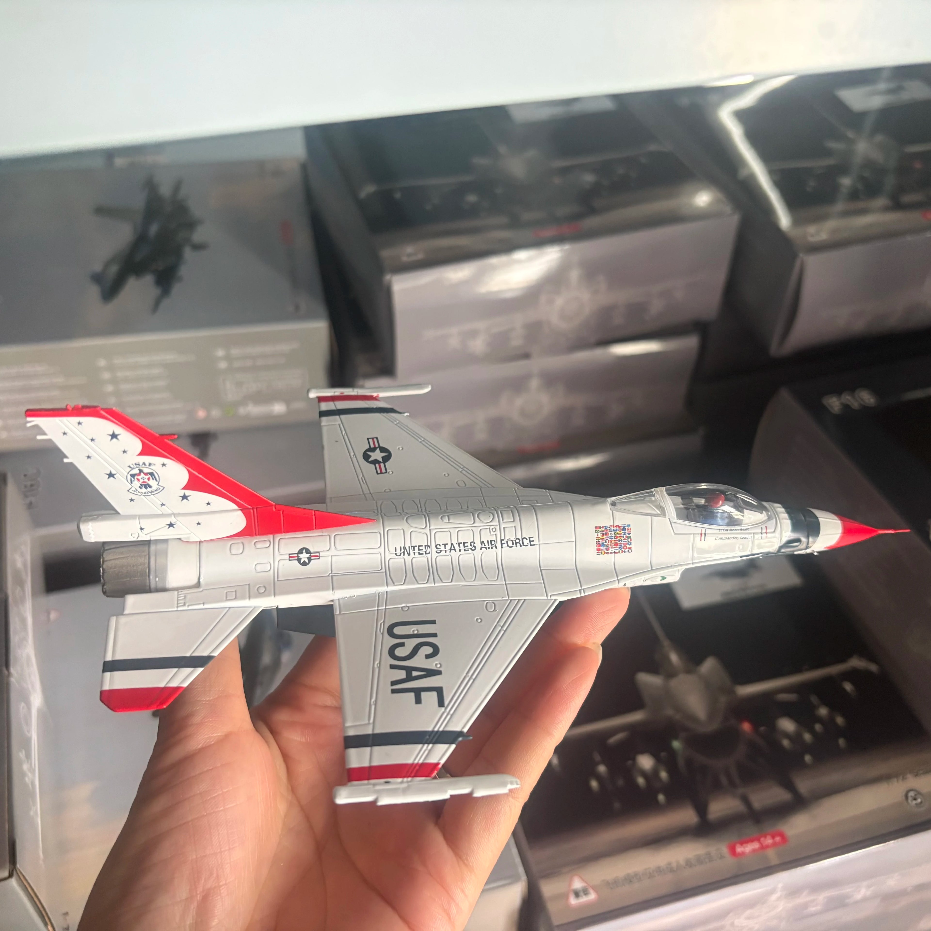 1/72 Scale U.S. Air Force F-16C Thunderbirds F16 F16C Fighter Jet Diecast Finished Military Plane Model Collection Ornament Gift