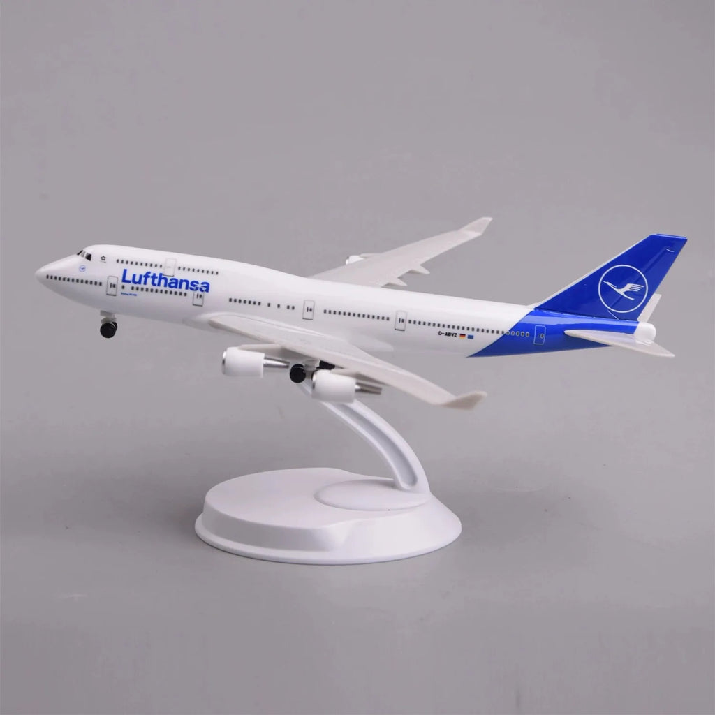 Scale Aircraft 20cm  747 Plane Model Lufthansa B747-400  Model ABS Adults Fun Ornament Collectible Model Airplane Gift Lufthansa