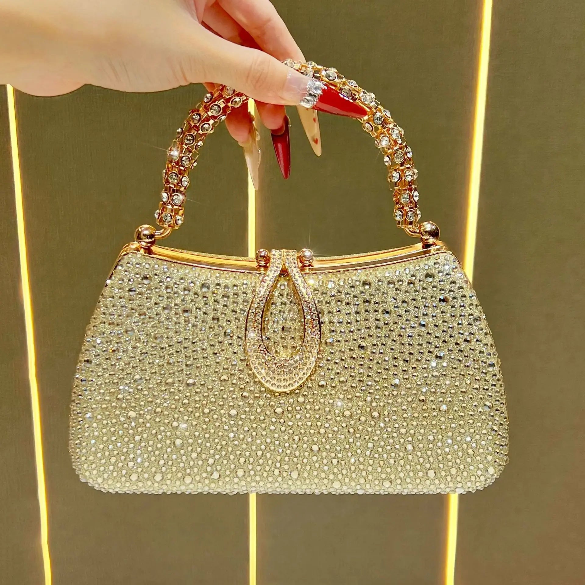New fashion high sense light luxury dinner handbag chain messenger bag bag evening dress diamond hand bag