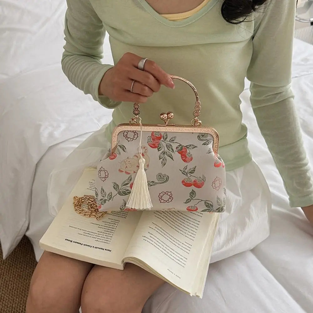 Metal Chain New Chinese Style Handbag Large Capacity Embroidered Kiss Lock Embroidery Shoulder Bag Flower Single Shoulder