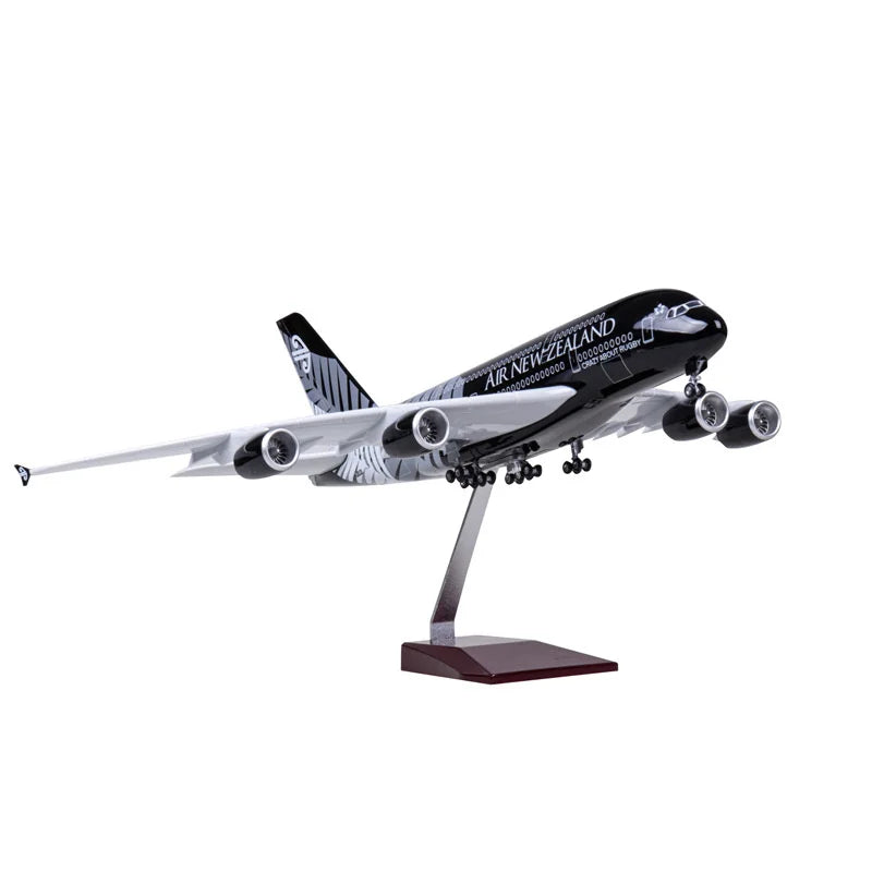 2025 New 1:160 Scale Diecast Model New Zealand Airlines Airbus A380 Resin Airbus Airplane With Light  Wheel Collection Display