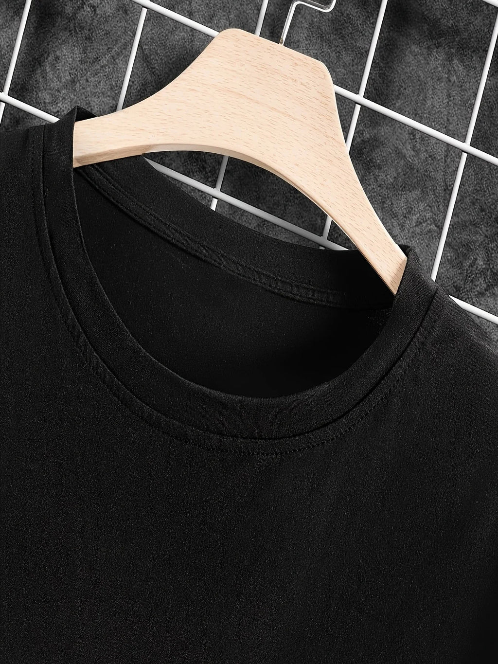 Women's Short-Sleeved T-Shirt Features a Unique Minimalist Design, a Simple yet Not Monotonous Basic Style, Suitable for Both Cool and Sweet Fashion Styles
