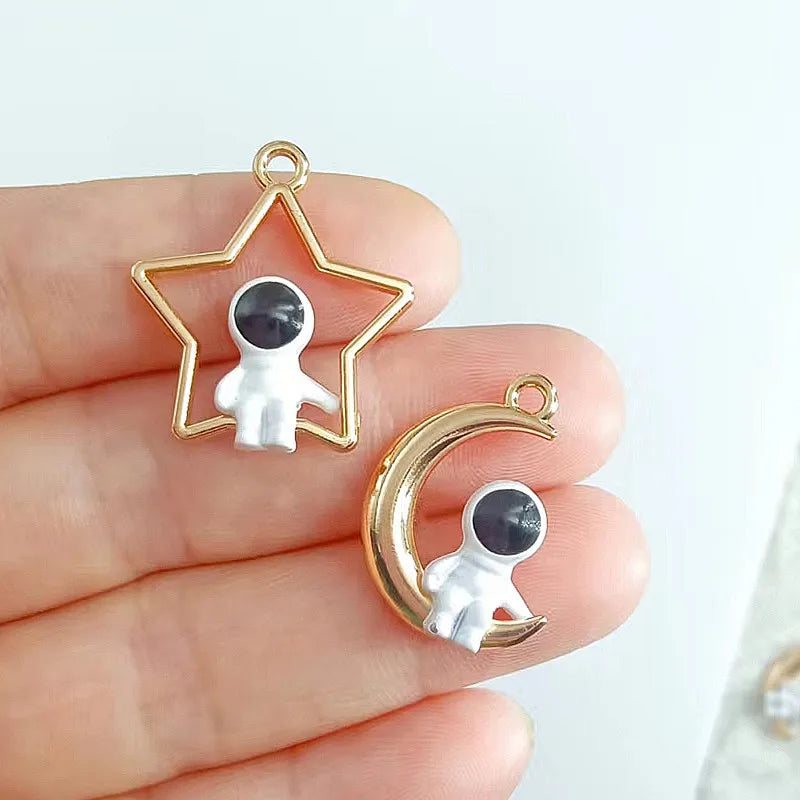 10pcs Cute Pick Up Stars Astronaut Charms Alloy Enamel Charm Pendant For Jewelry Making DIY Couple Bracelets Floating