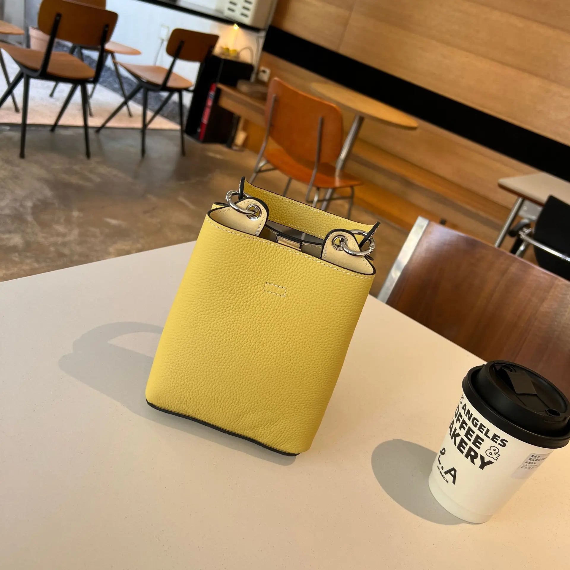 Contrasting Color First Layer Cowhide Mobile Phone Bag, New Mini Bucket Multi-function Portable Shoulder Messenger Women's Bag