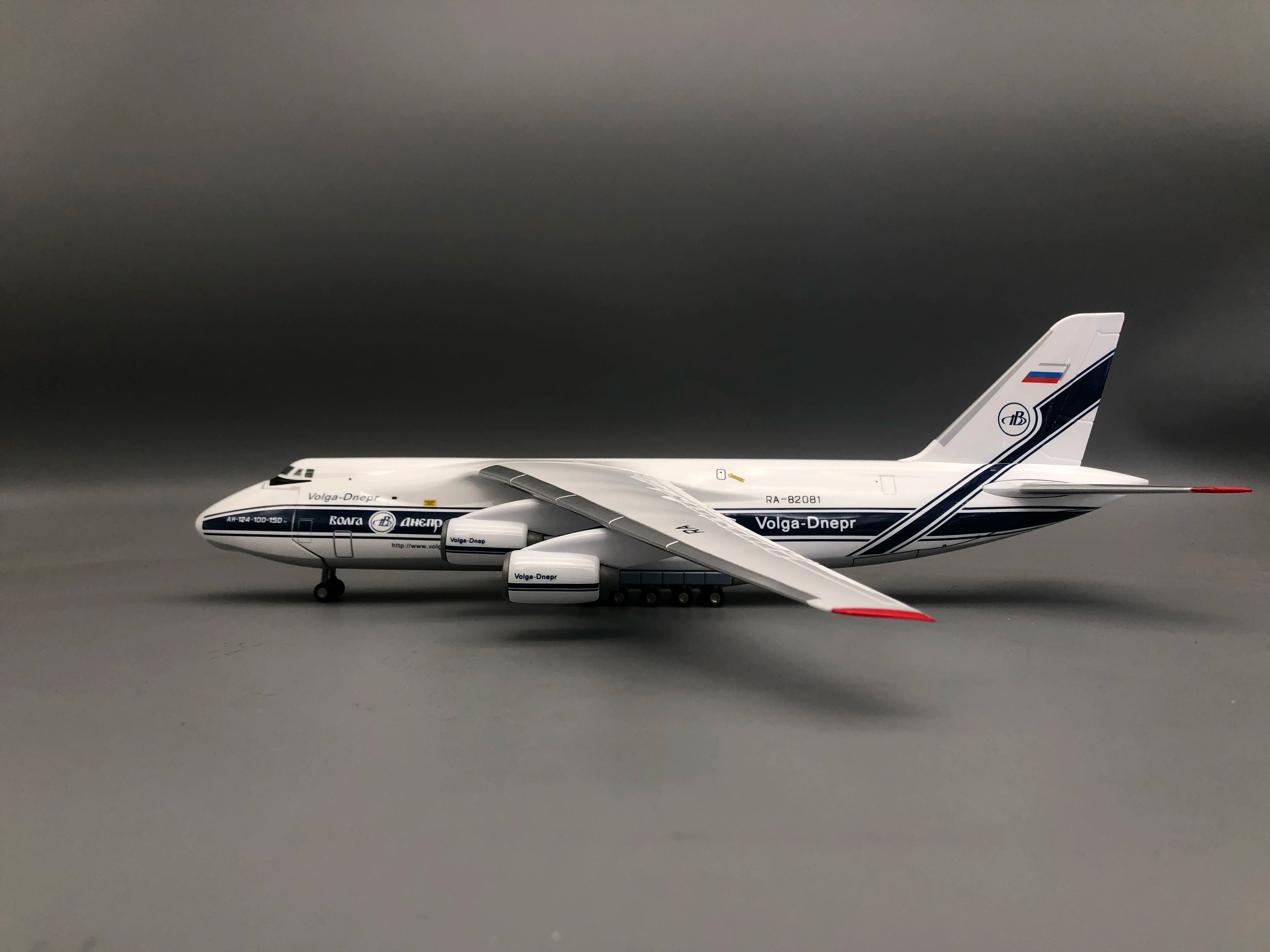 42CM Antonov An-124 Airplane Model Ruslan Volga-Dnepr Airlines resin Diecast Scale Aircraft Nose Open Version Static Collection