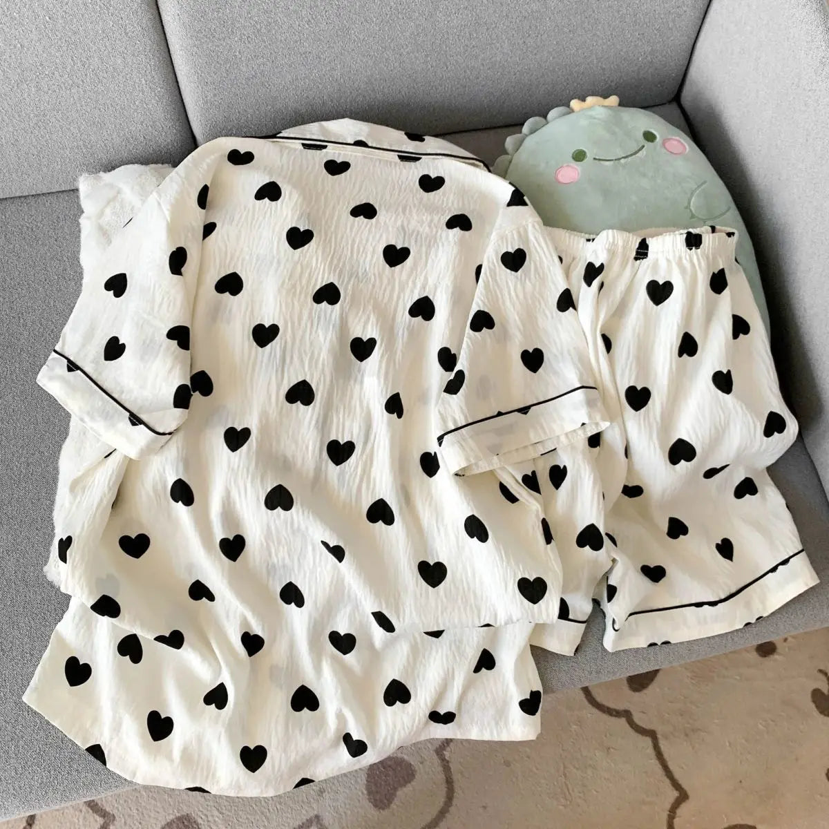 Women's Summer Thin Pajamas with Heart-Shaped Pattern, Short-Sleeved Shorts, Sweet and Cute, Can Be Worn Outside in Summer, Two-Piece Home Wear Set
