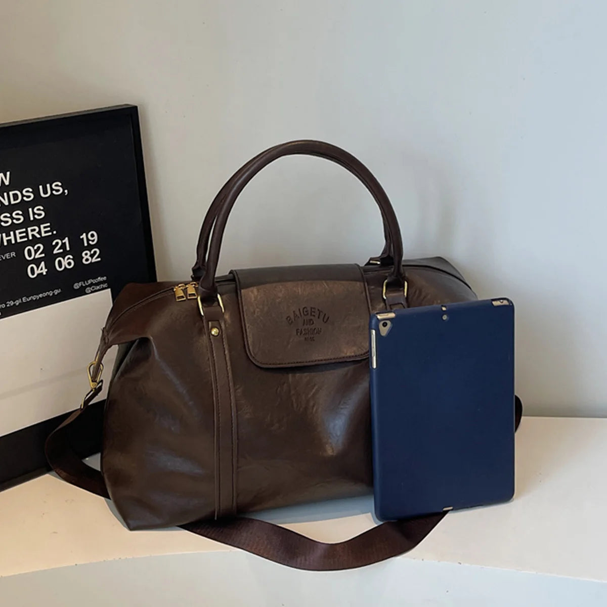 Large Capacity Retro Patent Leather Crossbody Bag Glossy PU with Zipper Adjustable Strap Shoulder Bag for Daily Commute