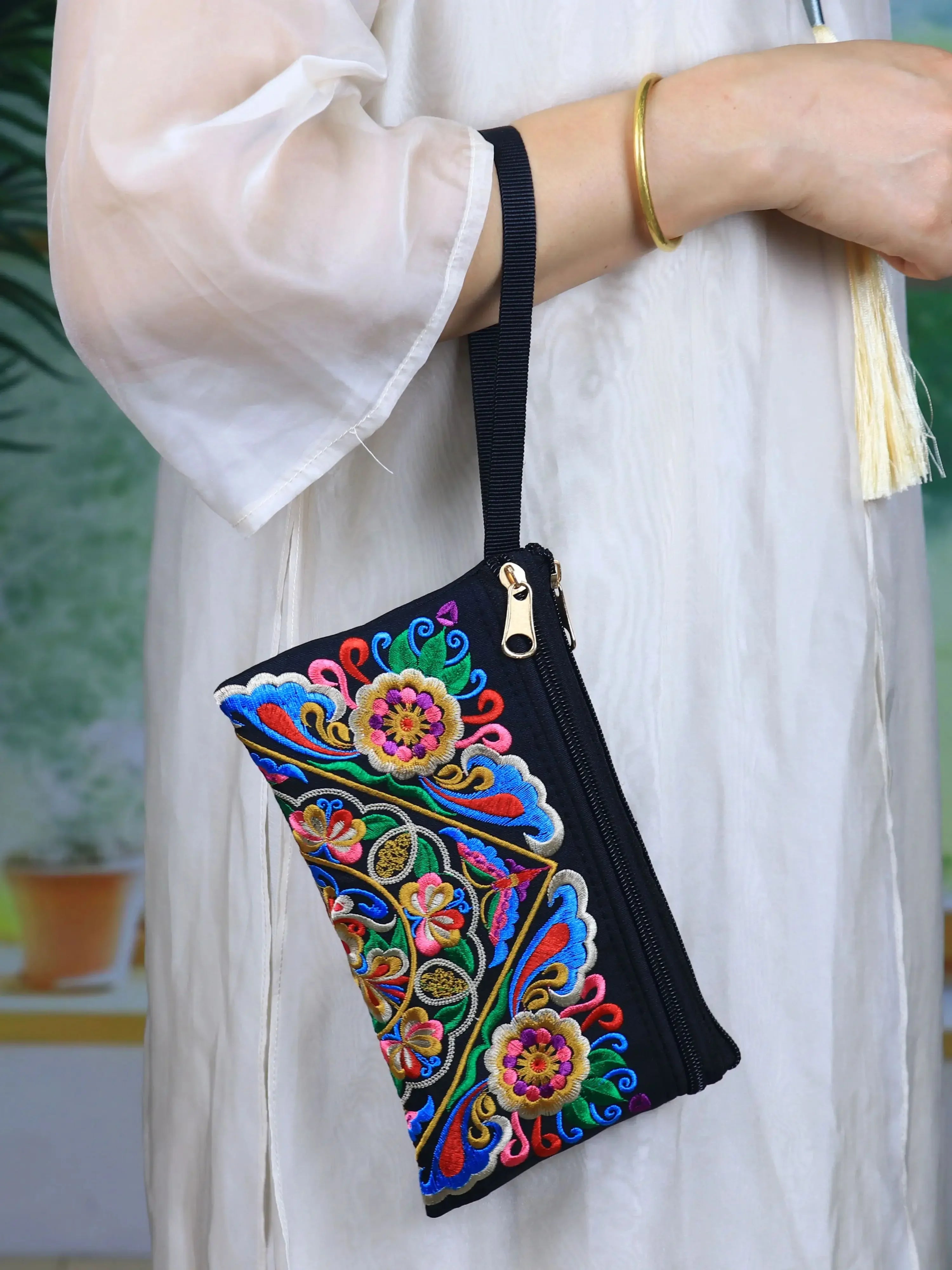 Ethnic Style Embroidered Handbag, Mobile Phone Bag, Coin Purse, Fashionable and Casual Ladies Handbags for Women Clutch Bag