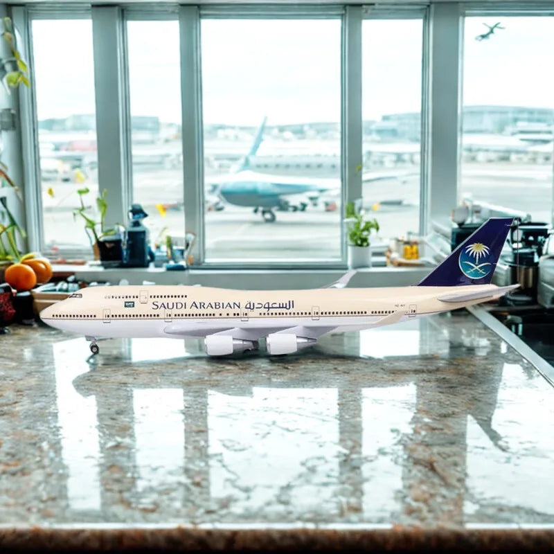 1/150 Scale Plane Model Aircraft B747-400 Saudi Arabian Airlines Miniature Airplane Resin Collectible Aircraft Boy Toys Gift